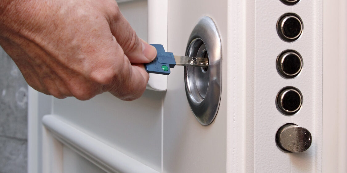 porte menuiserie auch