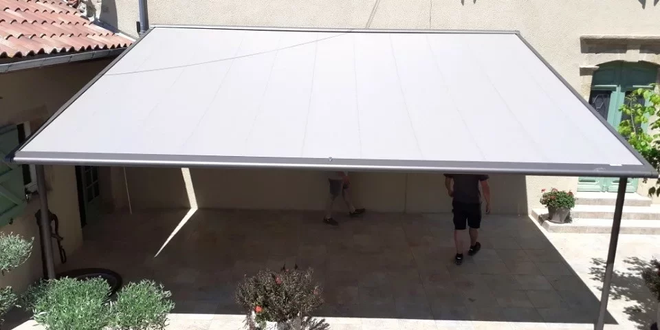 store extérieur auch