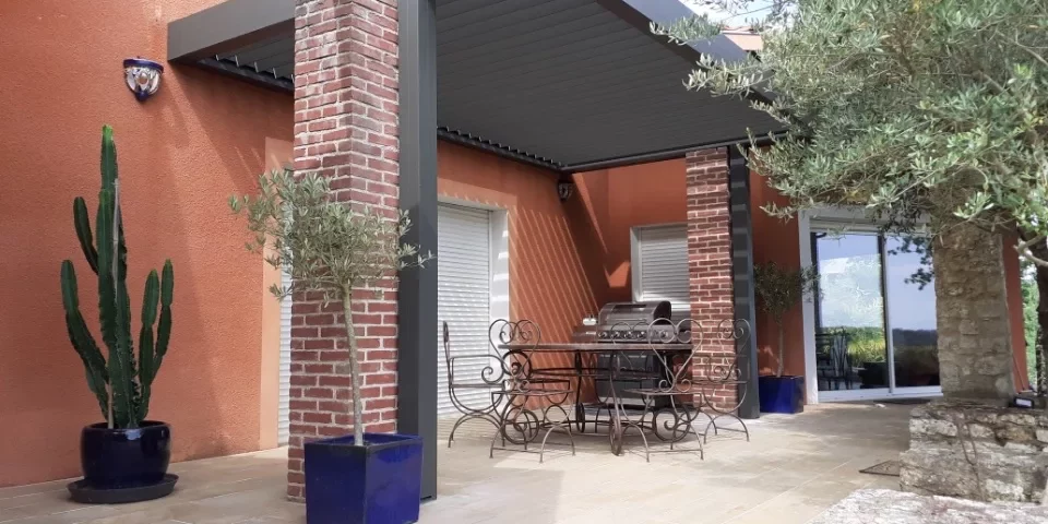 Pergola bioclimatique auch