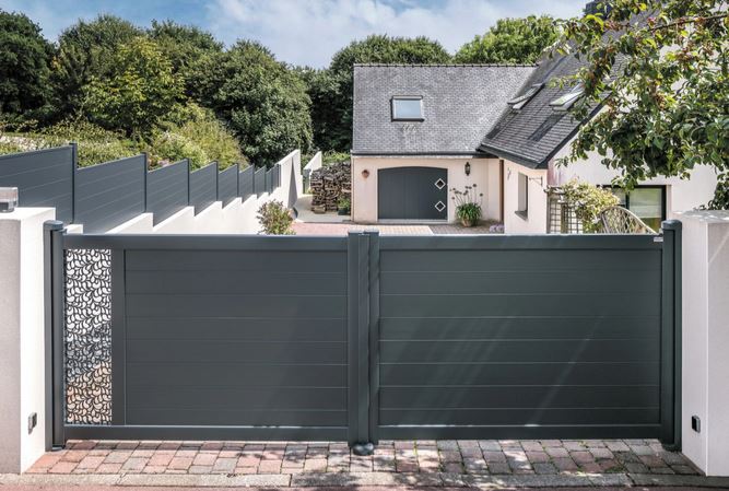 Portail aluminium battant à Auch
