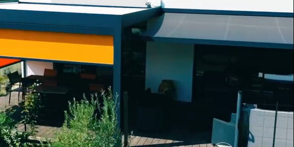 pergola bioclimatiques avec store latéral