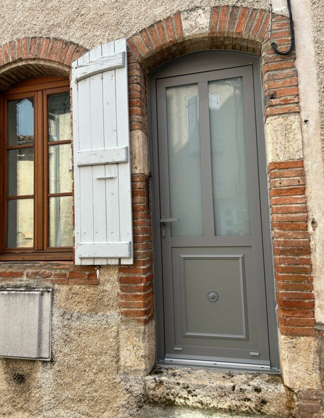 Installation de porte sur mesure par un menuisier dans le Gers Installation de porte sur mesure par un menuisier dans le Gers