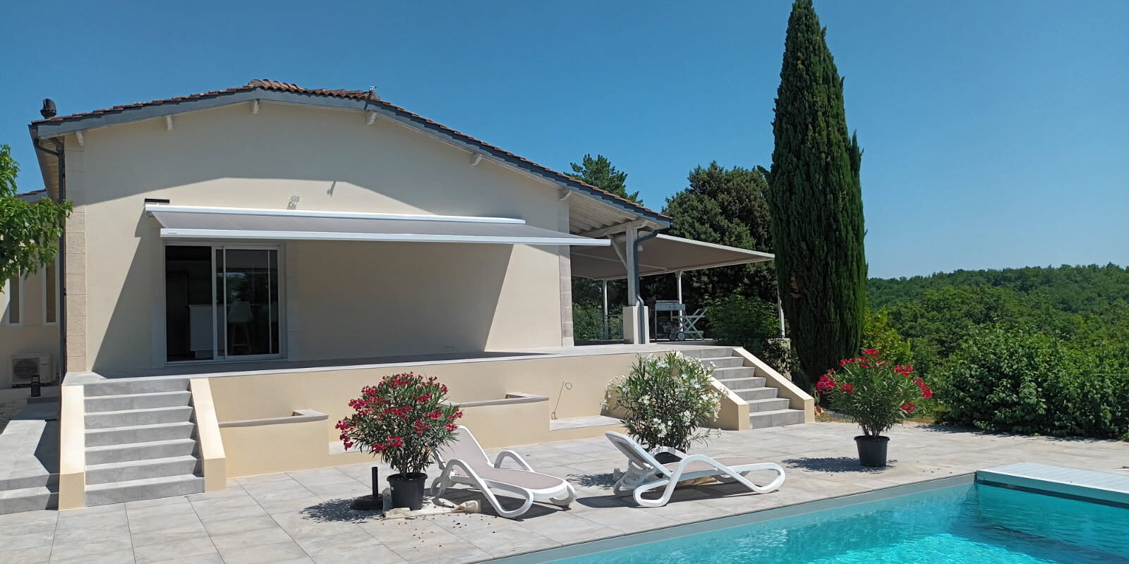 store extérieur auch