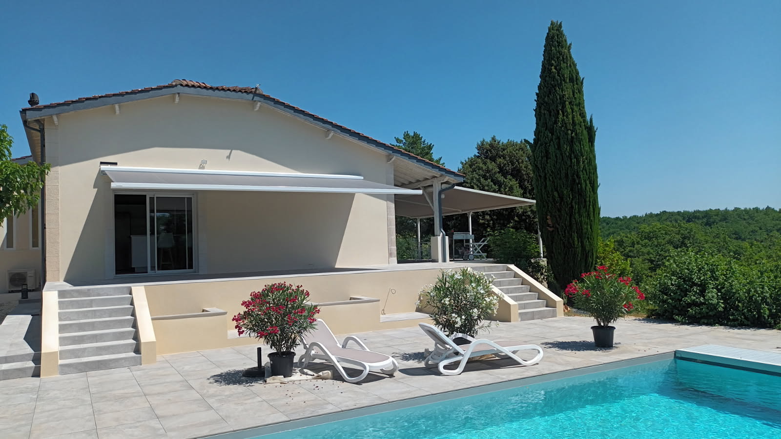 store extérieur auch