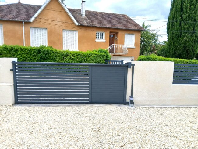 portail aluminium vs portail PVC menuiserie Auch Gers prix