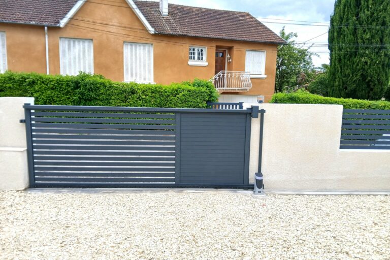 portail aluminium vs portail PVC menuiserie Auch Gers prix